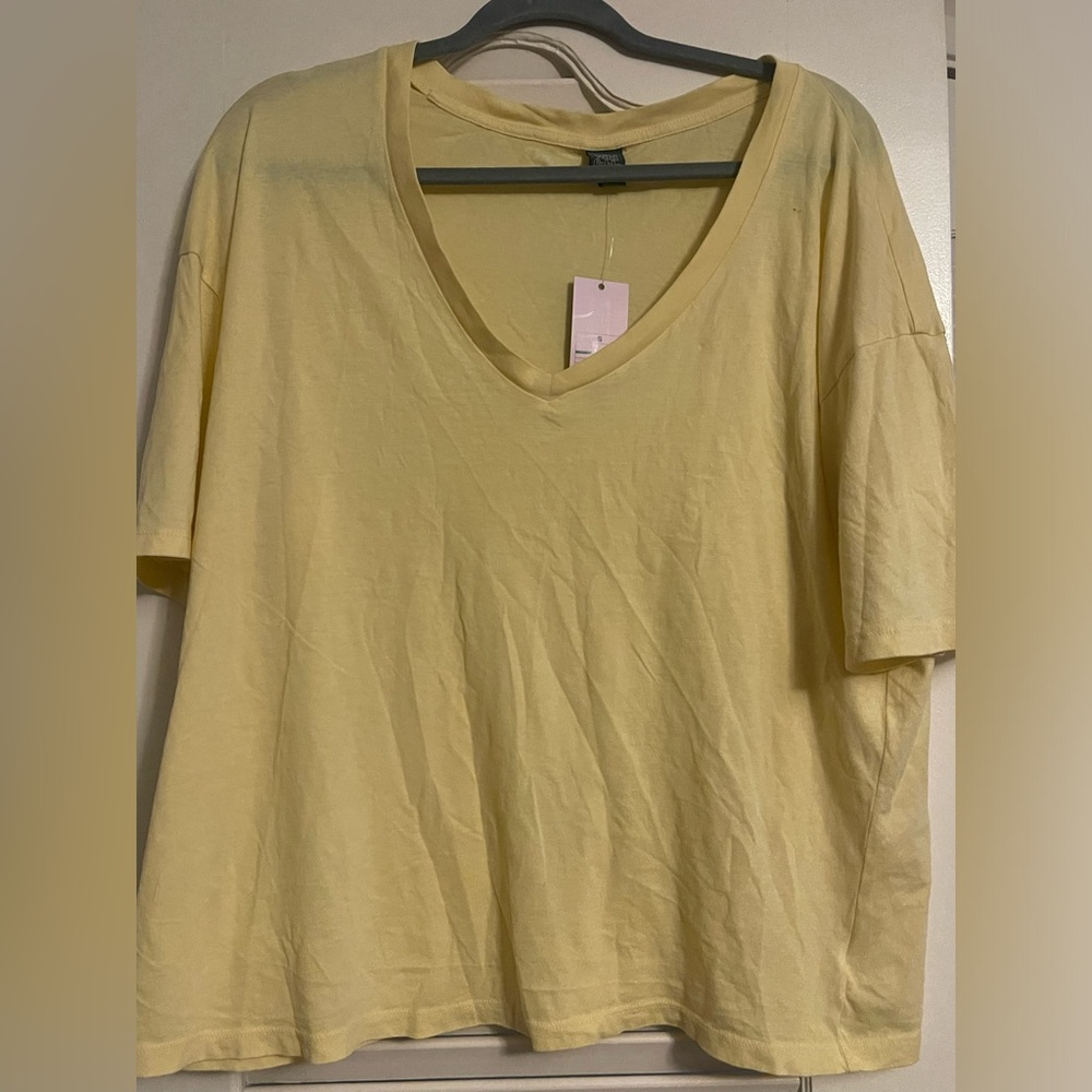 Oversized yellow T-shirt. NWT